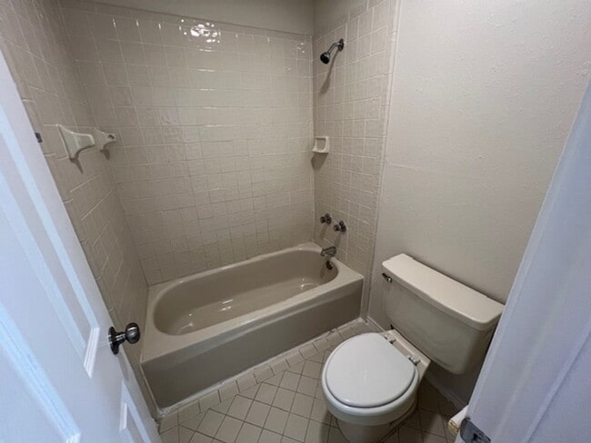 Building Photo - Cross Country Subdivision