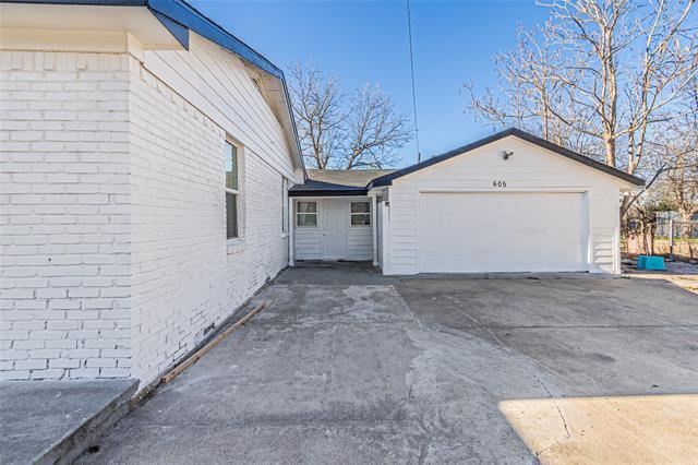 Building Photo - 605 Lloyd