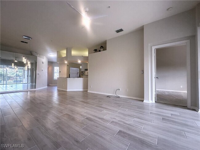 Building Photo - 6922 Satinleaf Rd N