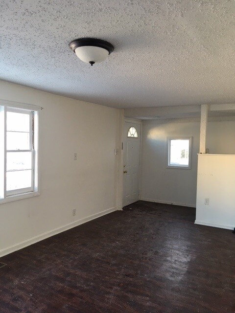 Building Photo - 91 Elm St