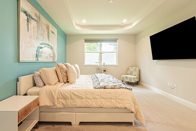 Building Photo - Luxury Naples 2-Bed Home Minutes to Downtown & Beaches | Resort-Style Amenities