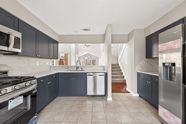 Building Photo - 10707 Staghill Dr