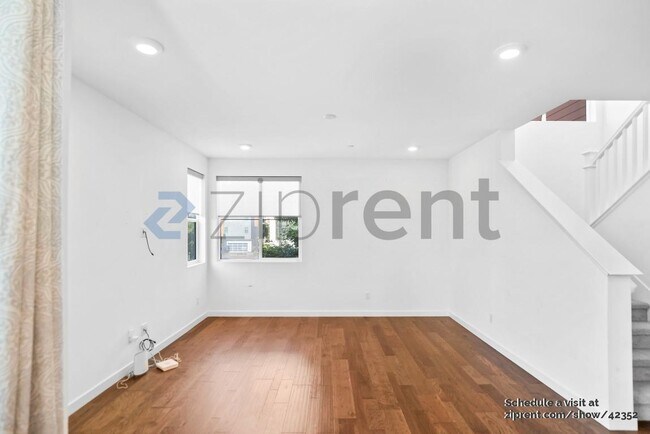 Building Photo - 5876 Cadence Ave