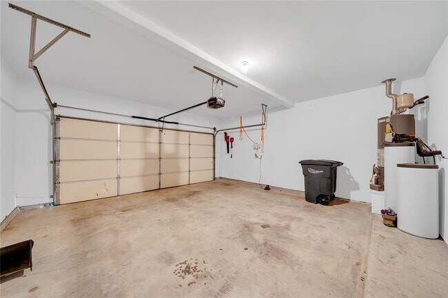 Building Photo - 2050 Egret Ave
