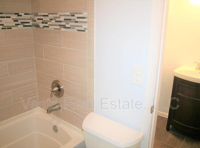 Building Photo - 1913 Tracy Dr