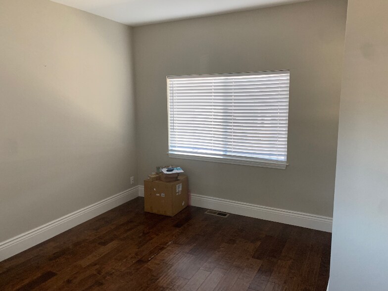 Building Photo - 430 Jerome St