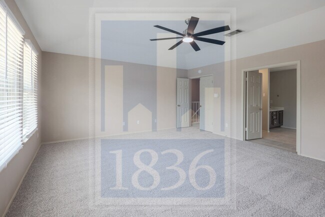 Building Photo - 13210 Vendrell Dr