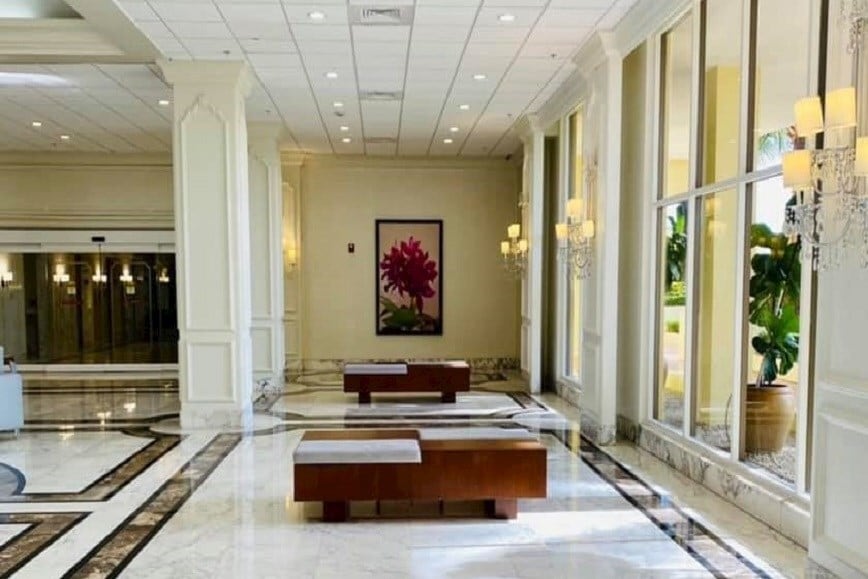 Building Photo - 5600 Collins Ave