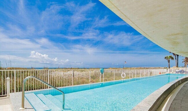 Building Photo - 521 W Beach Blvd