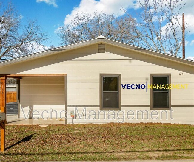 Primary Photo - 129 E Torrey St