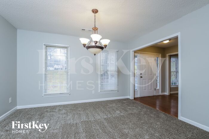 Building Photo - 120 Crestway Ct