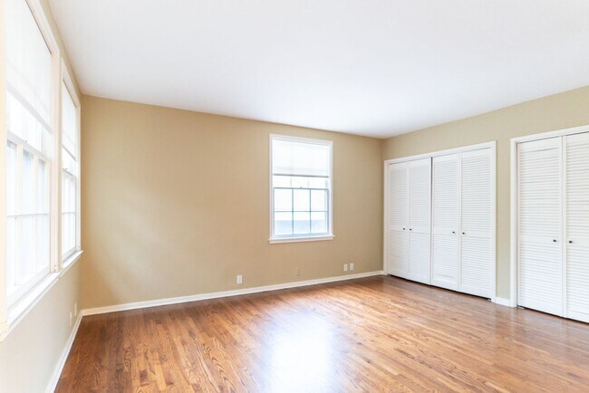 Building Photo - Beachwood Canyon 2b2b Home - Intentional F...
