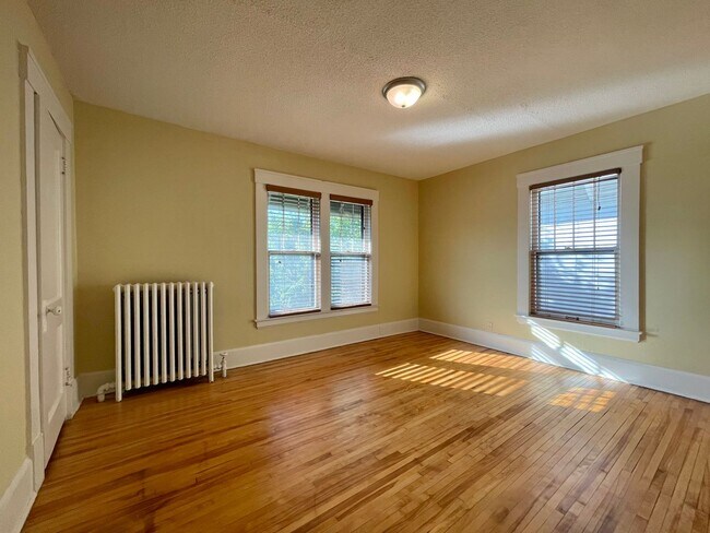 Building Photo - Elegant 4 Bedroom 2 Bathroom Home in South Minneapolis!