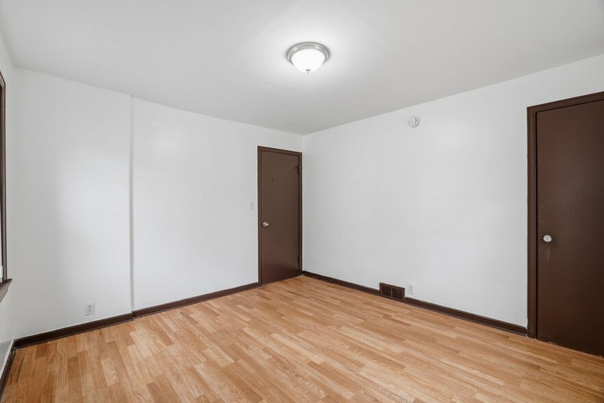 Building Photo - 414 18th St