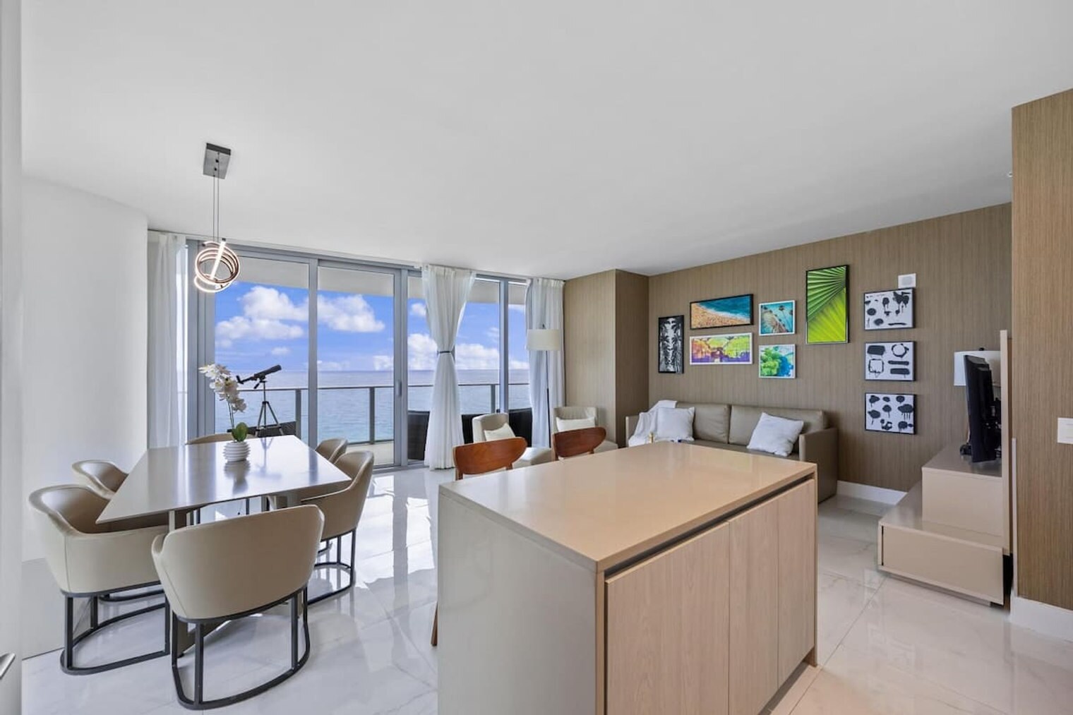 Building Photo - 4011 S Ocean Dr