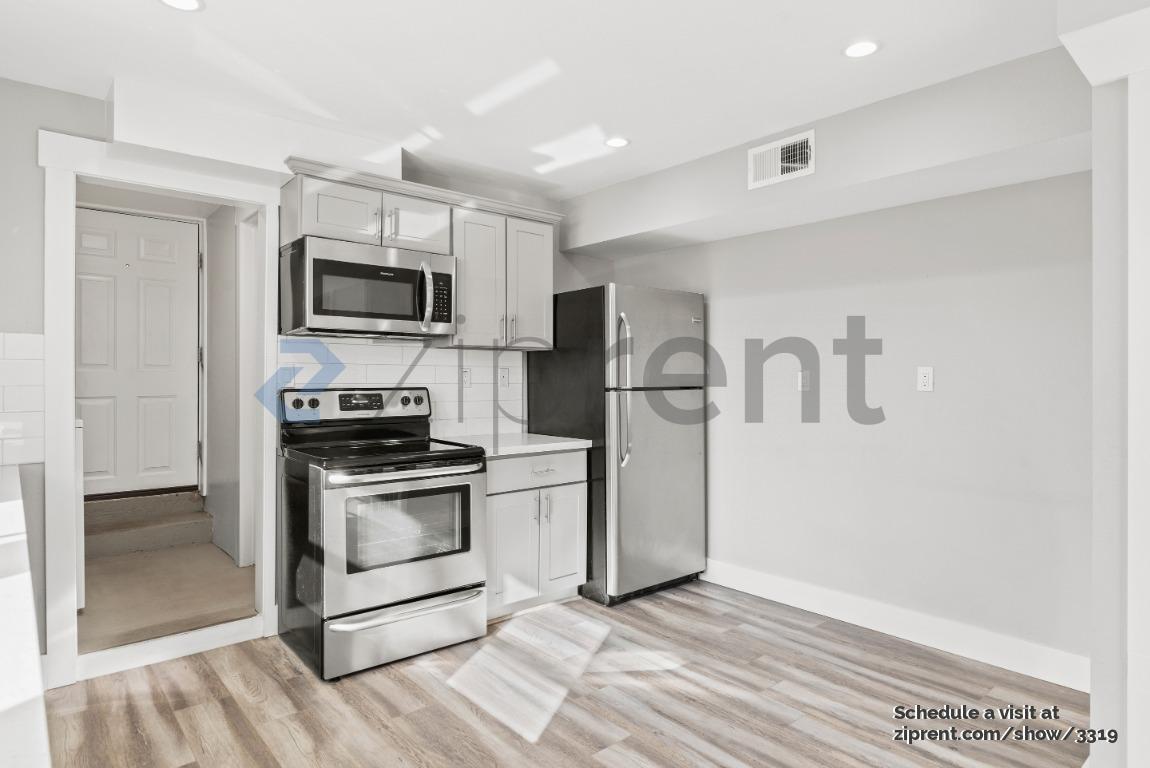Building Photo - Unit A