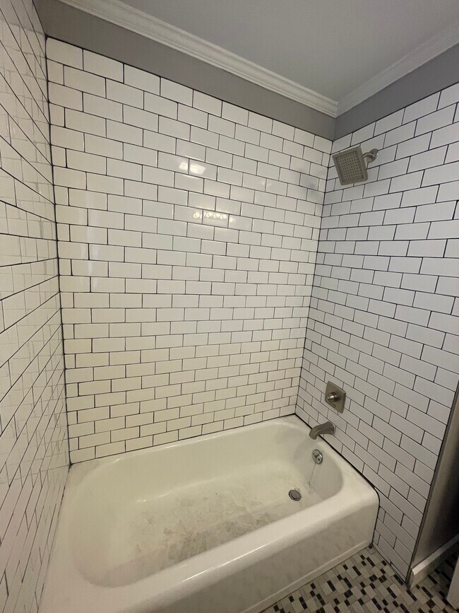 Building Photo - 404 Holly St