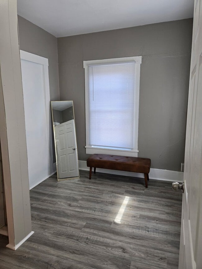 Building Photo - 321 S Union St