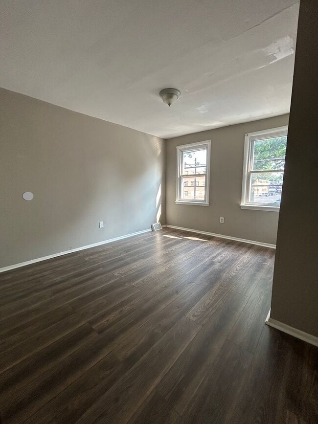 Building Photo - 821 Southard St