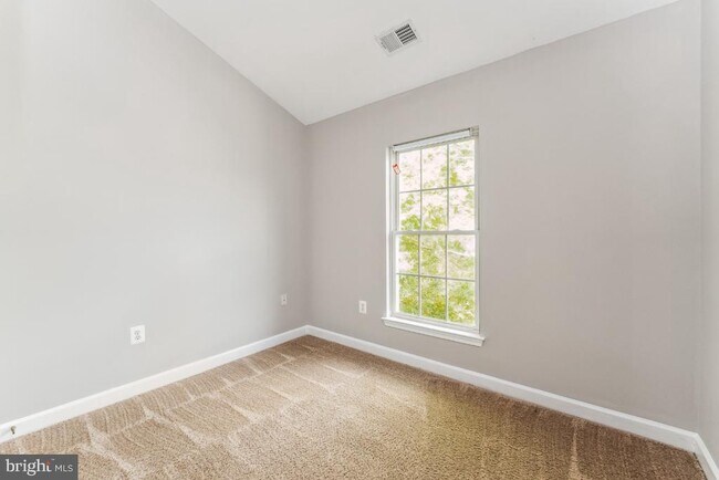 Building Photo - 4273 Upper Park Dr