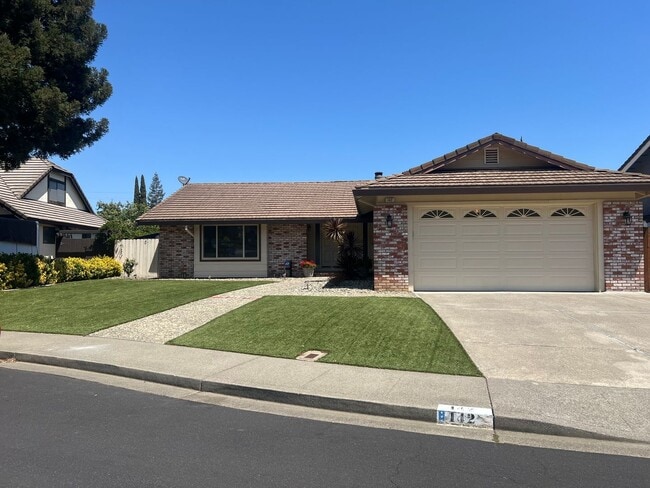 Building Photo - 142 Hillview Dr