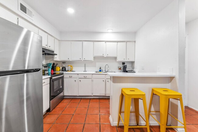 Building Photo - 500 S Congress Ave