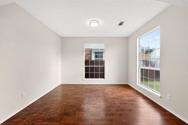 Building Photo - 2124 Newport Dr
