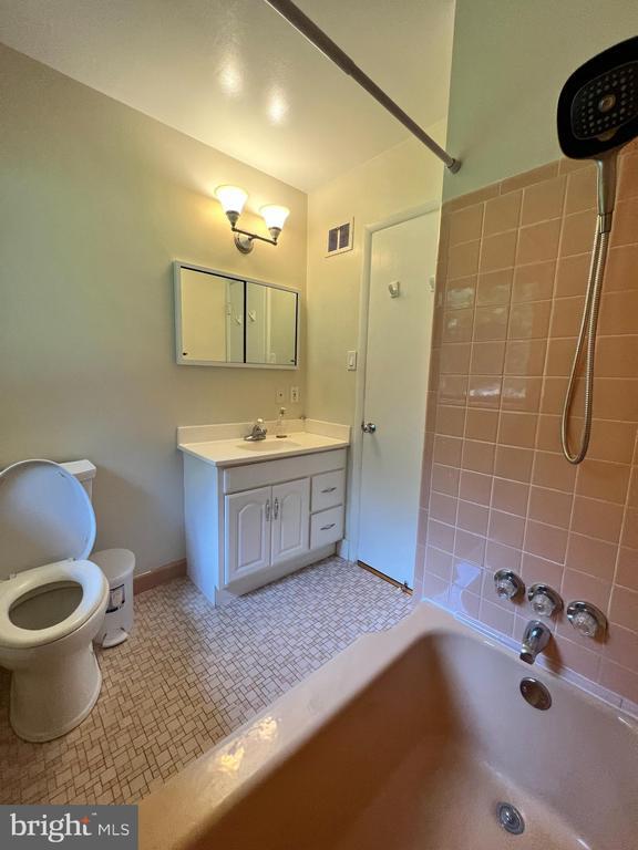 Building Photo - 6710 Persimmon Tree Rd