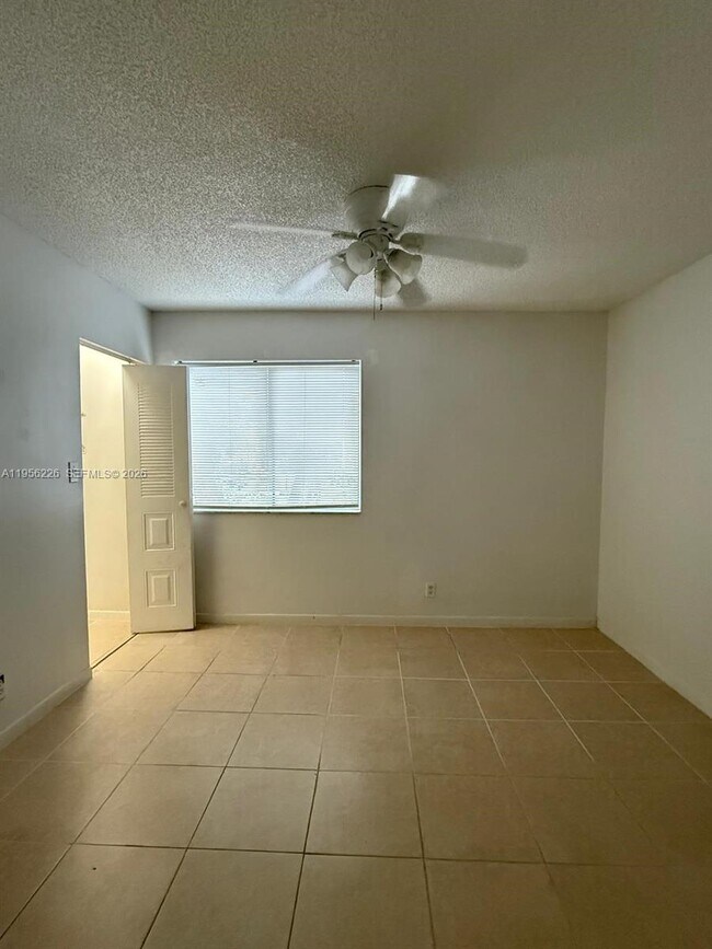 Building Photo - 9103 SW 138th Pl