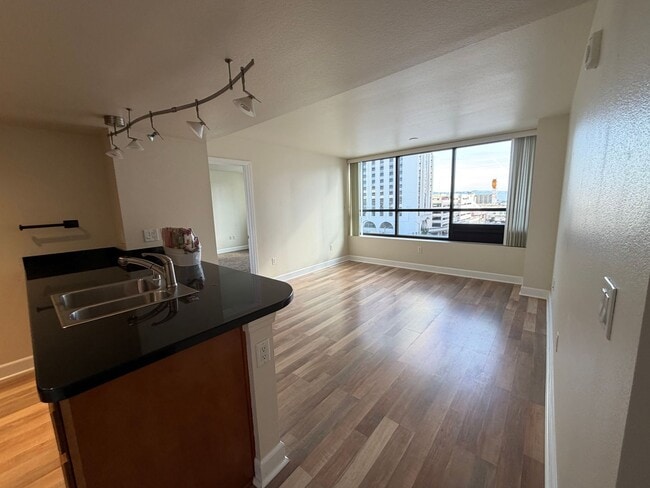 Building Photo - 450 N Arlington Ave