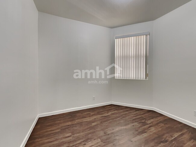 Building Photo - 541 Kavanagh Pl