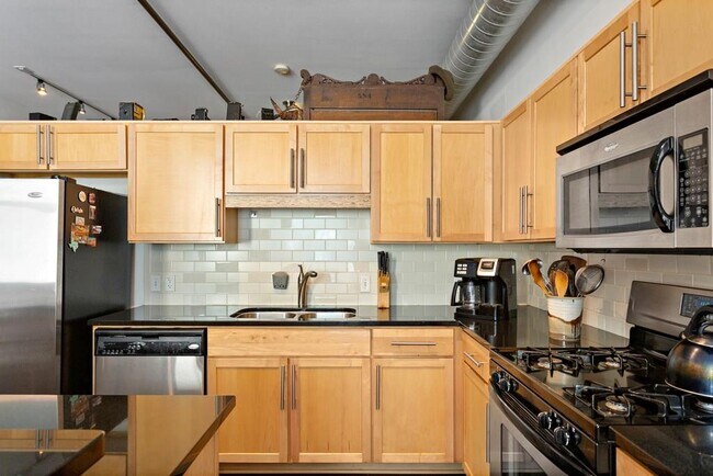 Building Photo - 1601 E Cesar Chavez St