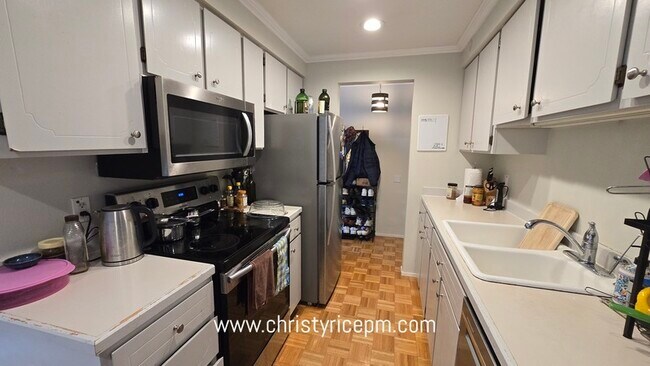 Building Photo - 11010 NE 68th St