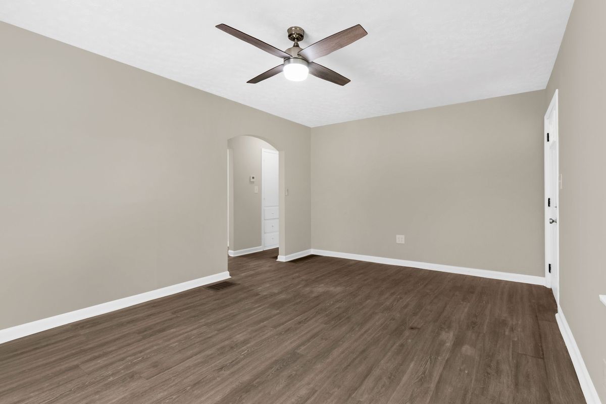 Building Photo - 1059 Lawrence Dr