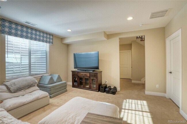 Building Photo - Beautiful Spacious 4 bed/4.5 bathroom in Broomfield - Available NOW!
