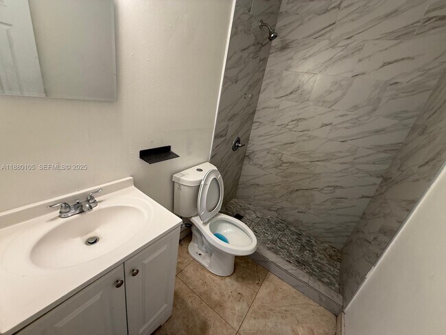 Building Photo - 2813 Dewey St