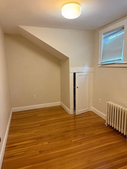 Building Photo - 386 Humphrey St