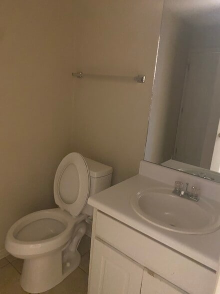 Building Photo - 412 Tina Hely Ct