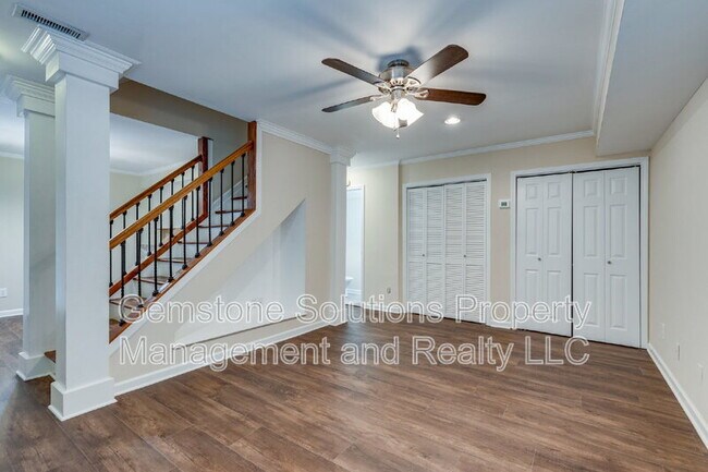 Building Photo - 1705 Granville Rd
