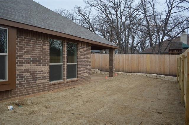 Building Photo - 320 Springtree St