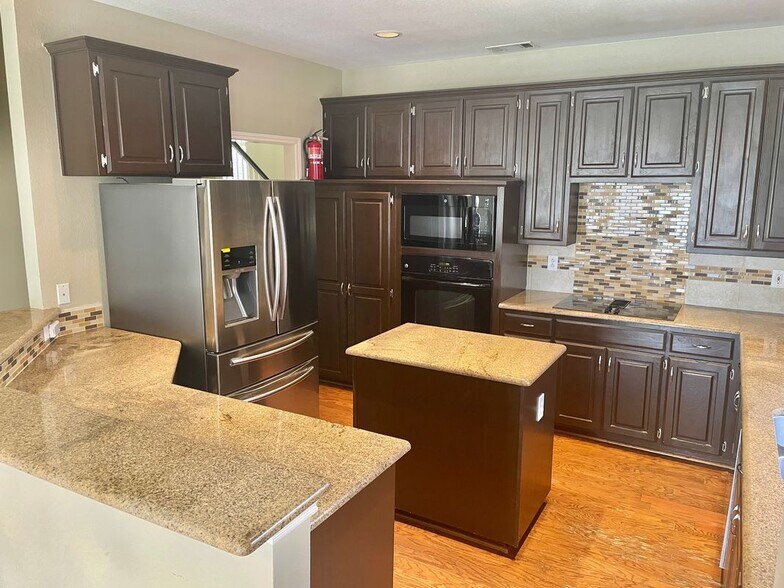 Building Photo - 426 Waterside Dr