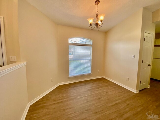 Building Photo - 1550 Oakhill Rd
