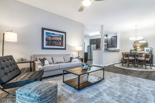 Building Photo - 2517 Stallion Cir E