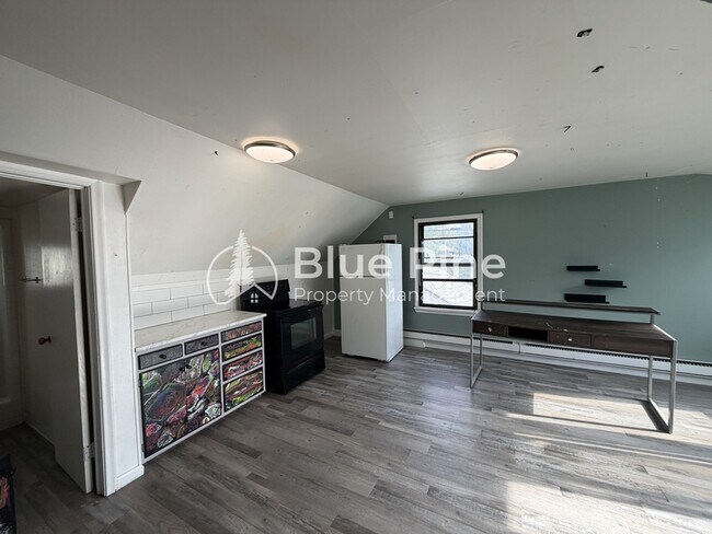 Building Photo - 458 H St