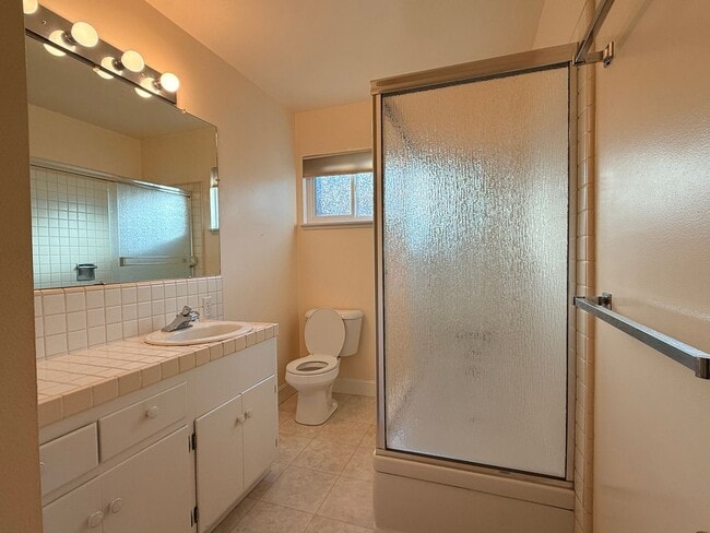 Building Photo - 4975 Bel Escou Dr