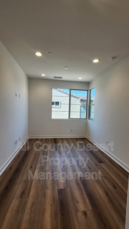 Building Photo - 35944 Randall Ln