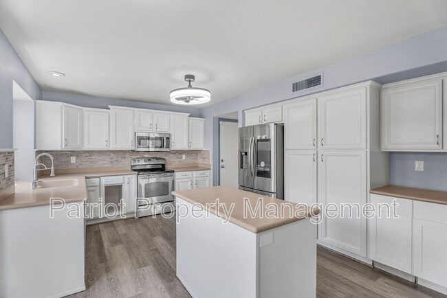 Building Photo - 1575 S Pennington Dr