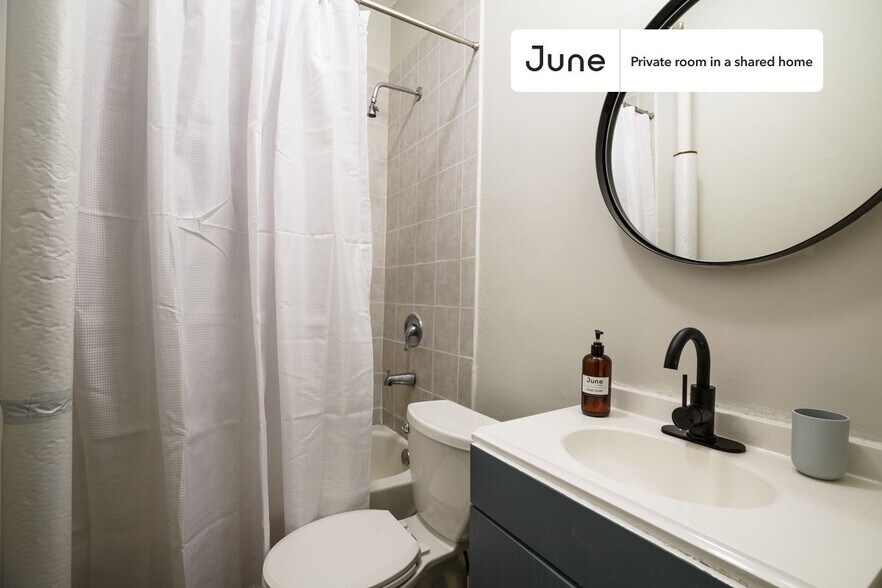 Building Photo - Room in Shared 4 bed/1 bath home in Chelsea