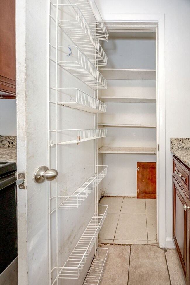 Building Photo - 5612 Rose Dr