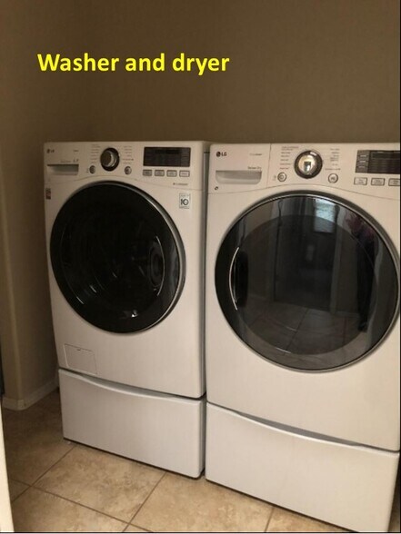 Building Photo - 215 Vassar Dr SE